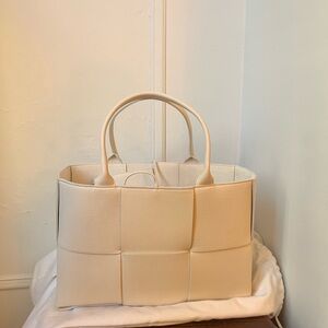 Bottega Veneta Medium Arco Tote